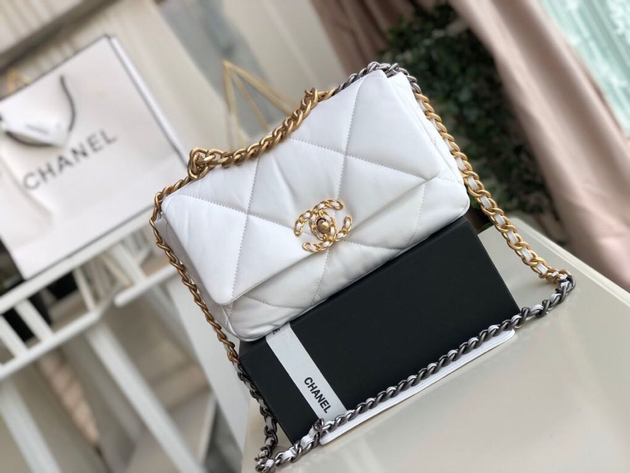 1153651575333929_.pic__42616.1575426388 Chanel 19 Flap Bag 26cm Goatskin Leather Fall/Winter Act 1 Collection, White - Image 1