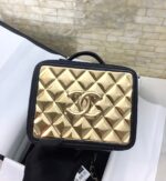 Chanel 21 22 Vanity Casebag 19cm Gold Toned - Image 7