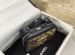 Chanel 21 22 Vanity Casebag 19cm Gold Toned - Image 6
