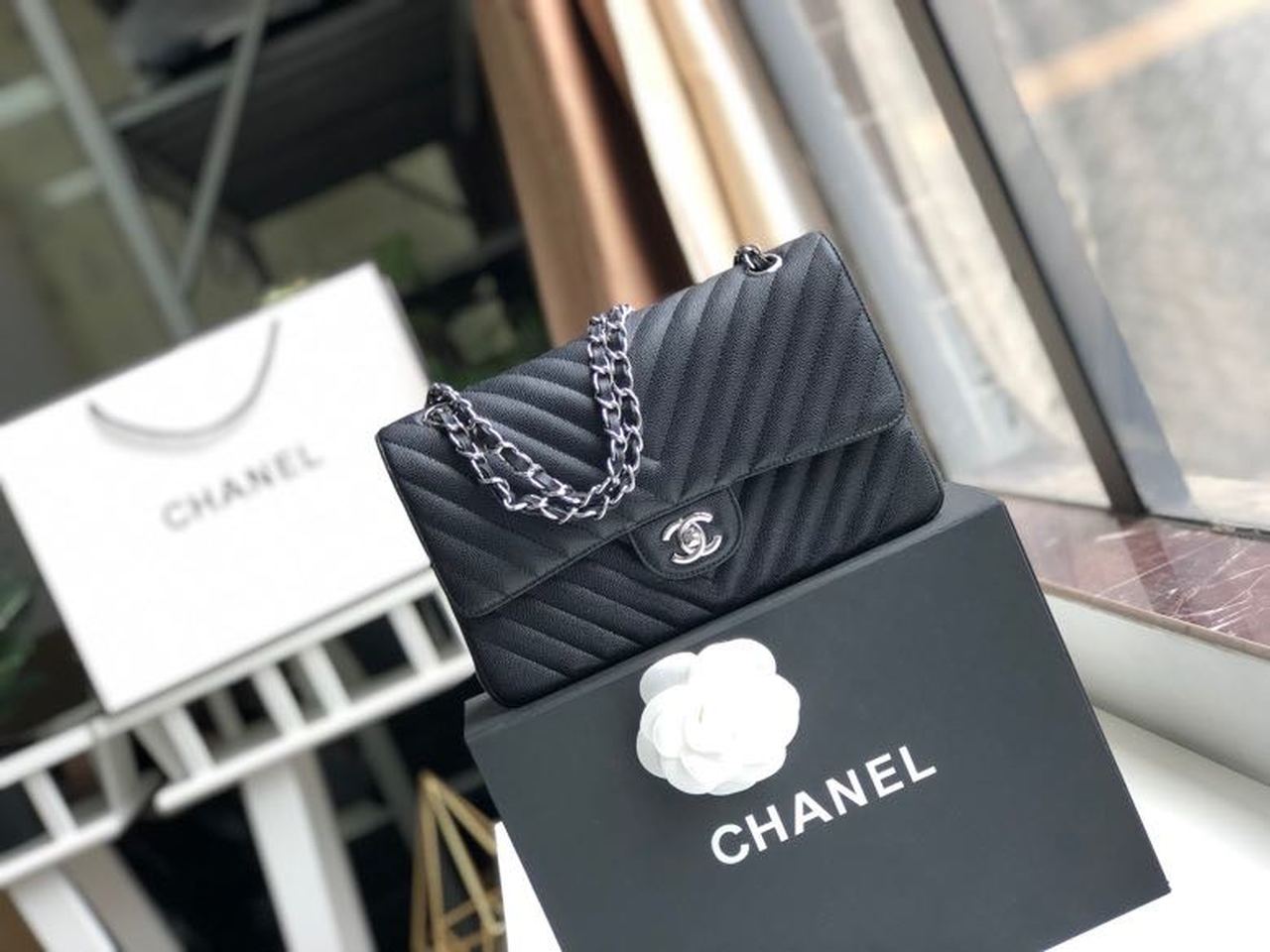 1567141593029663_.pic__97145.1593150705 Chanel Chevron Classic Flap Bag 25cm Silver Hardware Caviar Leather Spring/Summer Collection Black - Image 1