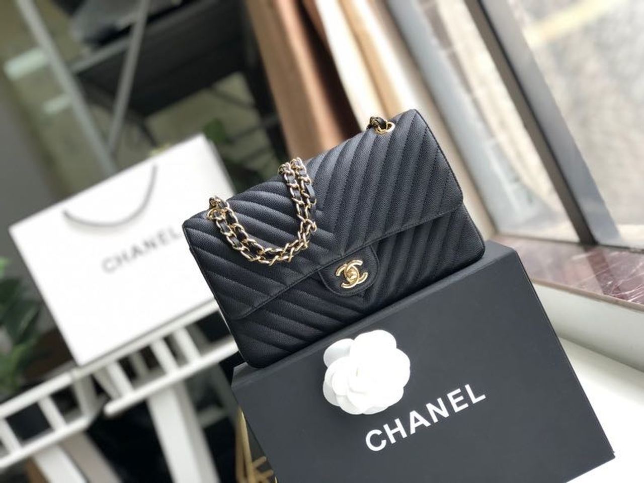 1567231593029681_.pic__86156.1593150754 Chanel Chevron Classic Flap Bag 25cm Gold Hardware Caviar Leather Spring/Summer Collection Black - Image 1