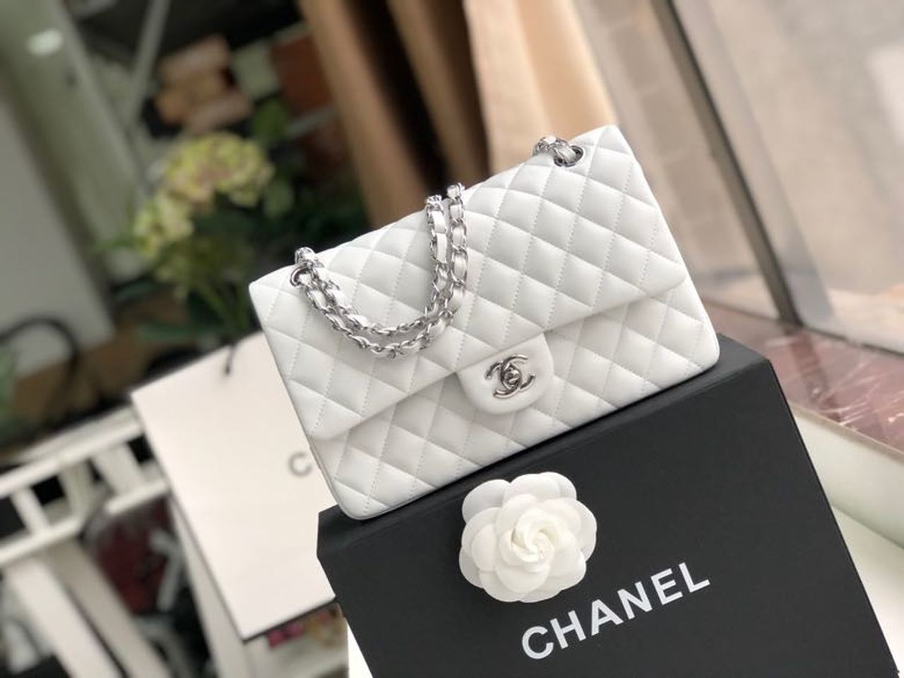 1568311593030021_.pic__15124.1593152301 Chanel Classic Flap Bag 25cm Silver Hardware Lambskin Leather Spring/Summer Collection White - Image 1